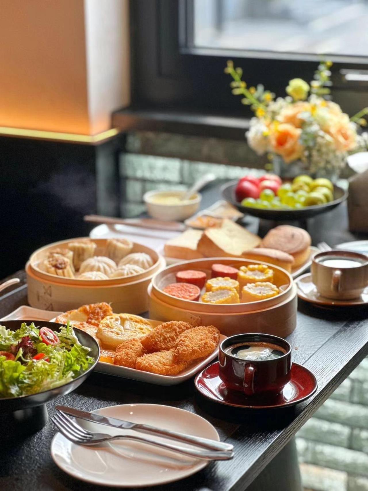 Happy Dragon Courtyard- Newly Renovated With French Windows, Near Tian'Anmen Forbidden City,Lama Temple And Heaven Temple, 3Minutes Walk From Subway,Fluent English Speaking With Tourist Sights Tickets Service ,Free Coffee &Laundry Service Beijing Exterior photo
