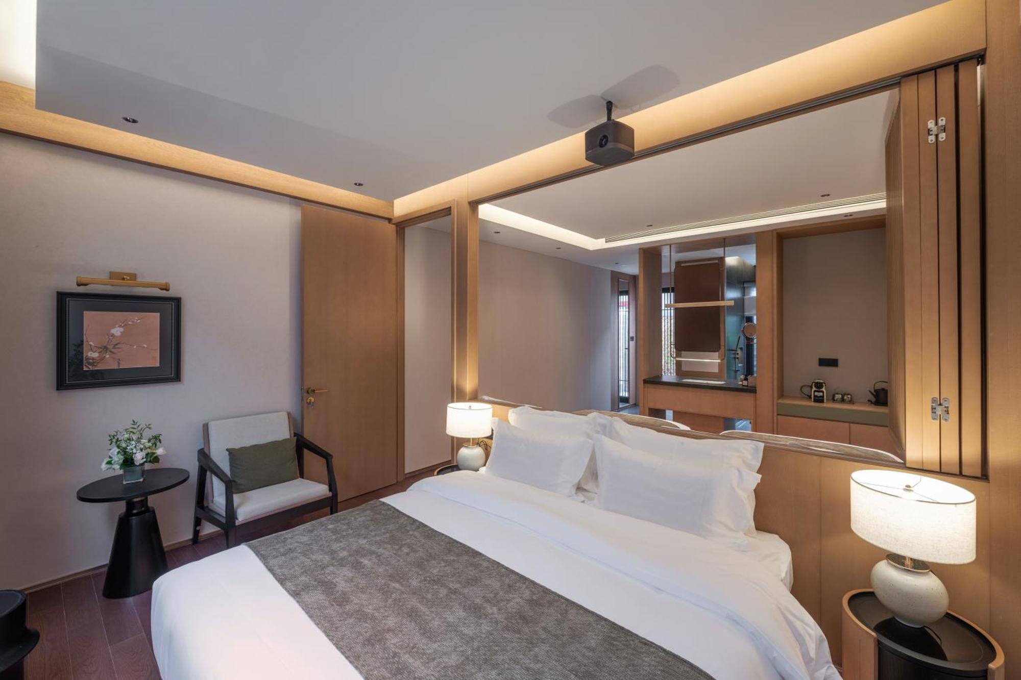 Happy Dragon Courtyard- Newly Renovated With French Windows, Near Tian'Anmen Forbidden City,Lama Temple And Heaven Temple, 3Minutes Walk From Subway,Fluent English Speaking With Tourist Sights Tickets Service ,Free Coffee &Laundry Service Beijing Exterior photo