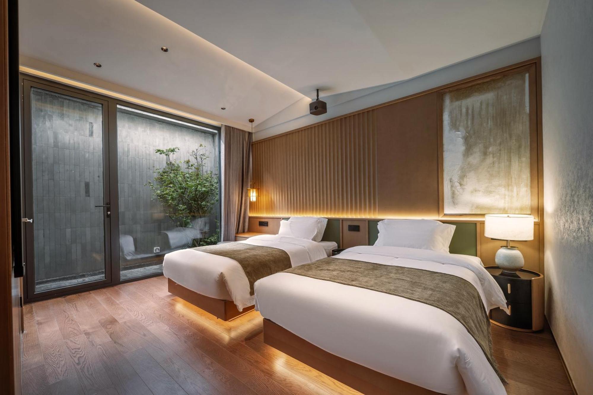 Happy Dragon Courtyard- Newly Renovated With French Windows, Near Tian'Anmen Forbidden City,Lama Temple And Heaven Temple, 3Minutes Walk From Subway,Fluent English Speaking With Tourist Sights Tickets Service ,Free Coffee &Laundry Service Beijing Exterior photo