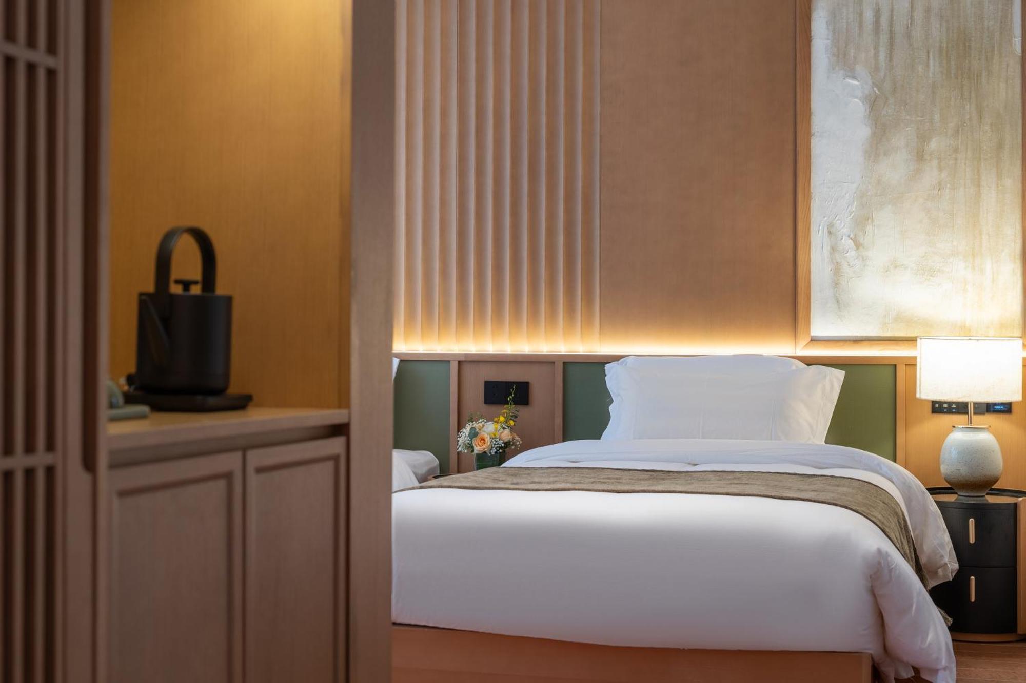 Happy Dragon Courtyard- Newly Renovated With French Windows, Near Tian'Anmen Forbidden City,Lama Temple And Heaven Temple, 3Minutes Walk From Subway,Fluent English Speaking With Tourist Sights Tickets Service ,Free Coffee &Laundry Service Beijing Exterior photo